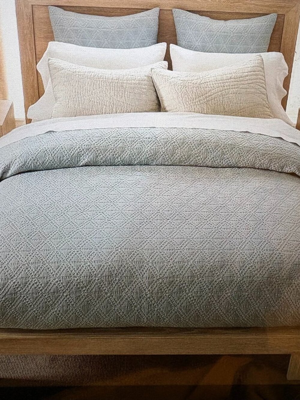 Pottery Barn Diamond Matelasse Duvet Cover Queen NWOT but slightly damaged